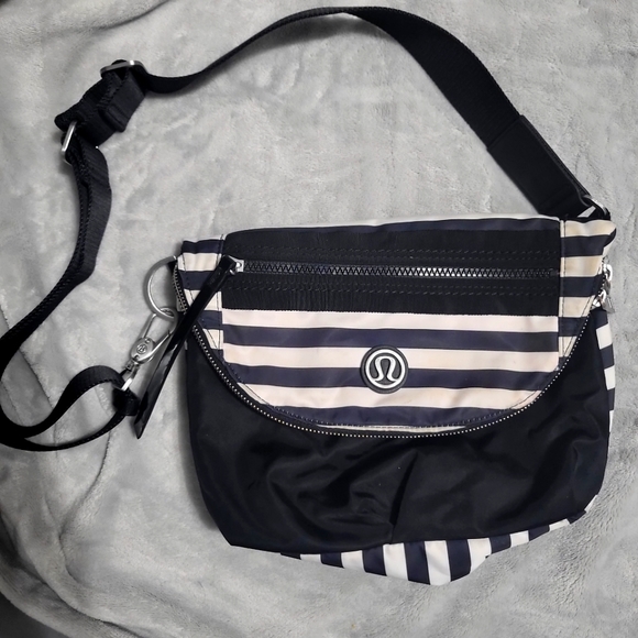 Lululemon Festival Bag in Apex - Picture 3 of 17